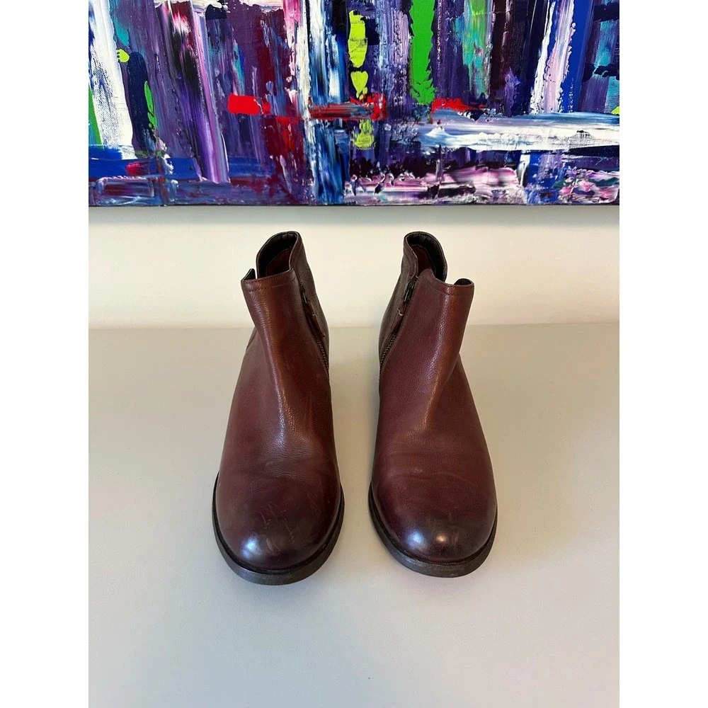 Clarks Leather Round Toe Block Heel Side Zip Ankle Boots | Size 8.5